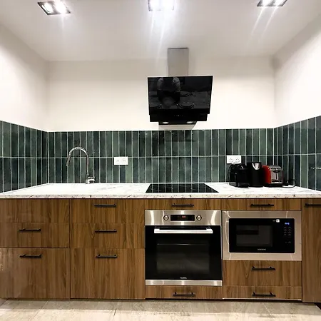 Contemporary 2br In With Netflix *