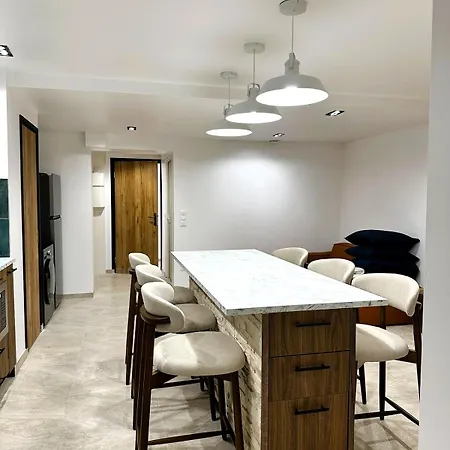 Contemporary 2br In With Netflix Apartment