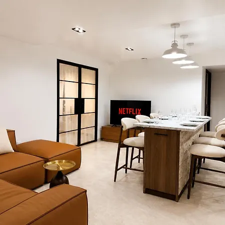 Contemporary 2br In With Netflix Apartment