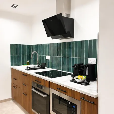 Contemporary 2br In With Netflix Apartment