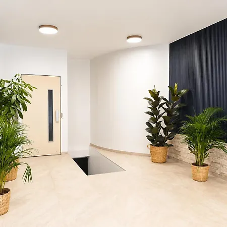 Apartment Contemporary 2br In With Netflix